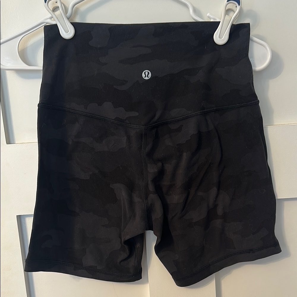 lululemon athletica Black camo Shorts size 6